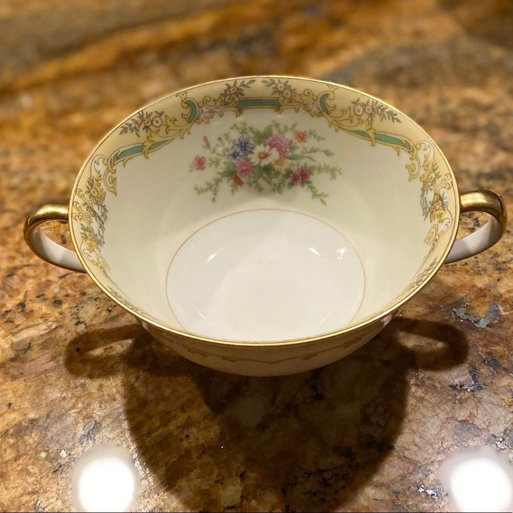 Set of 4 Noritake soup bowls